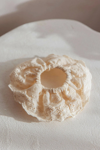 Emily Lace Scrunchie White