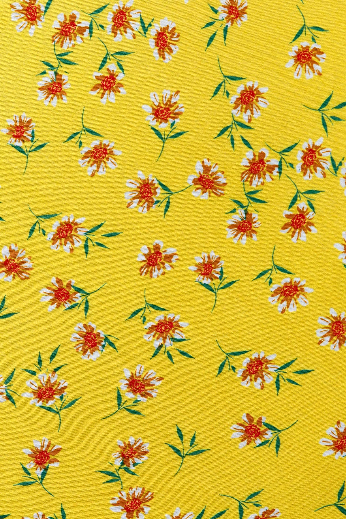 Sundaze Square Scarf Flowers Yellow